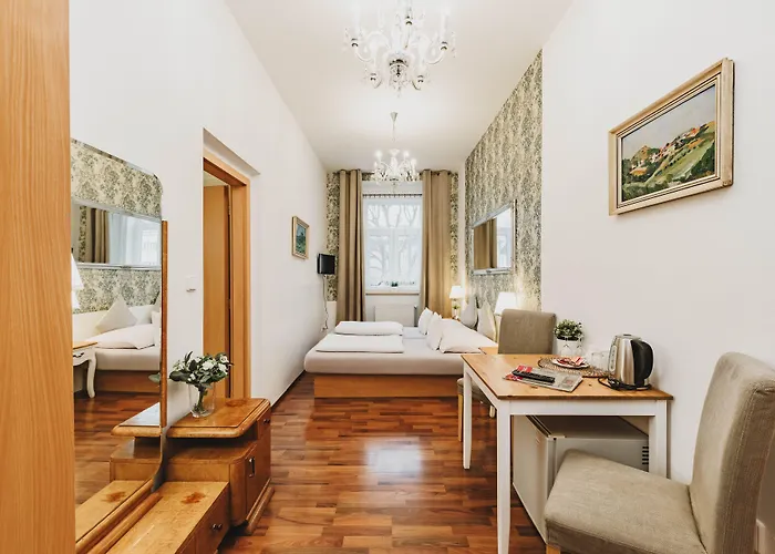 Hotell Grand Tábor